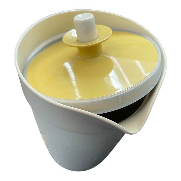 Vintage Tupperware 1 Quart Pitcher Almond Harvest Gold Push Button Lid 874 USA - Picture 5 of 13
